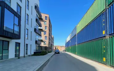 由集装箱制成的隔音墙