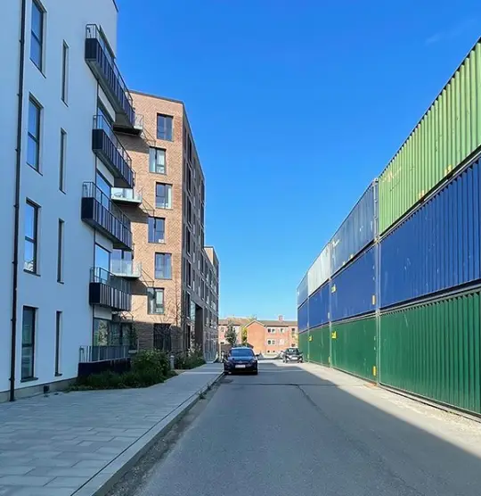 由集装箱制成的隔音墙